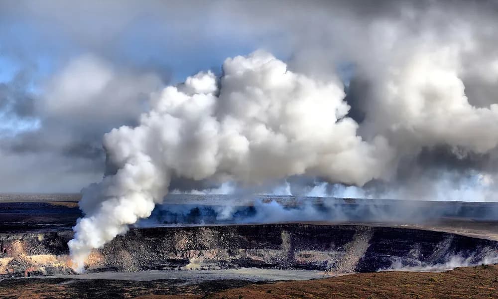 Halemaʻumaʻu crater, Kīlauea summit