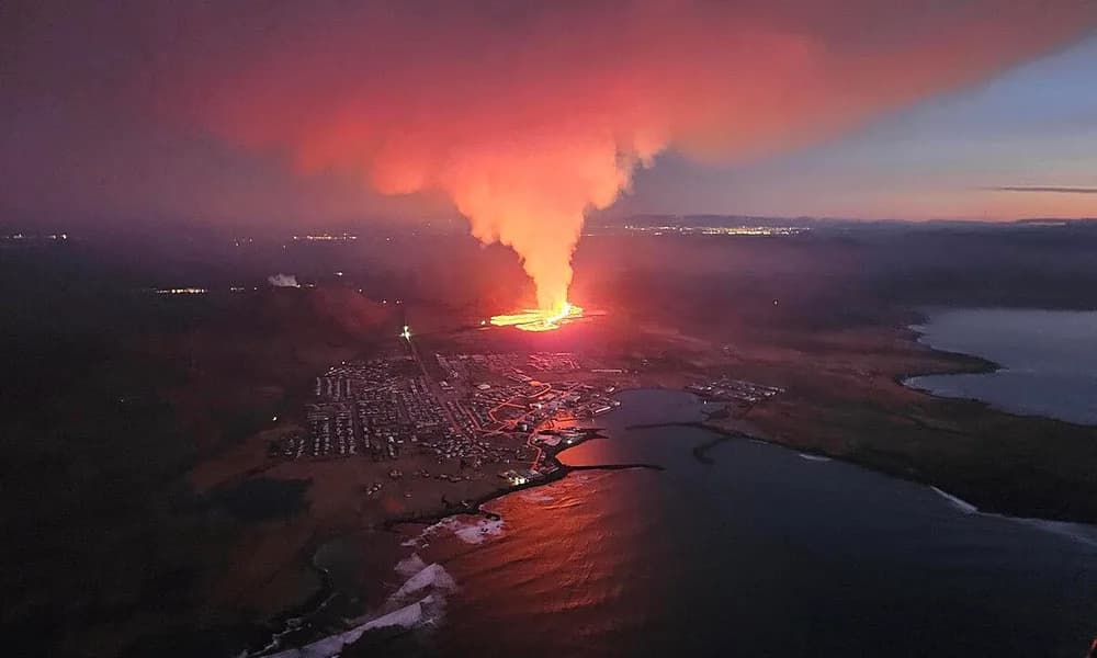 Reykjanes Peninsula fissure eruption